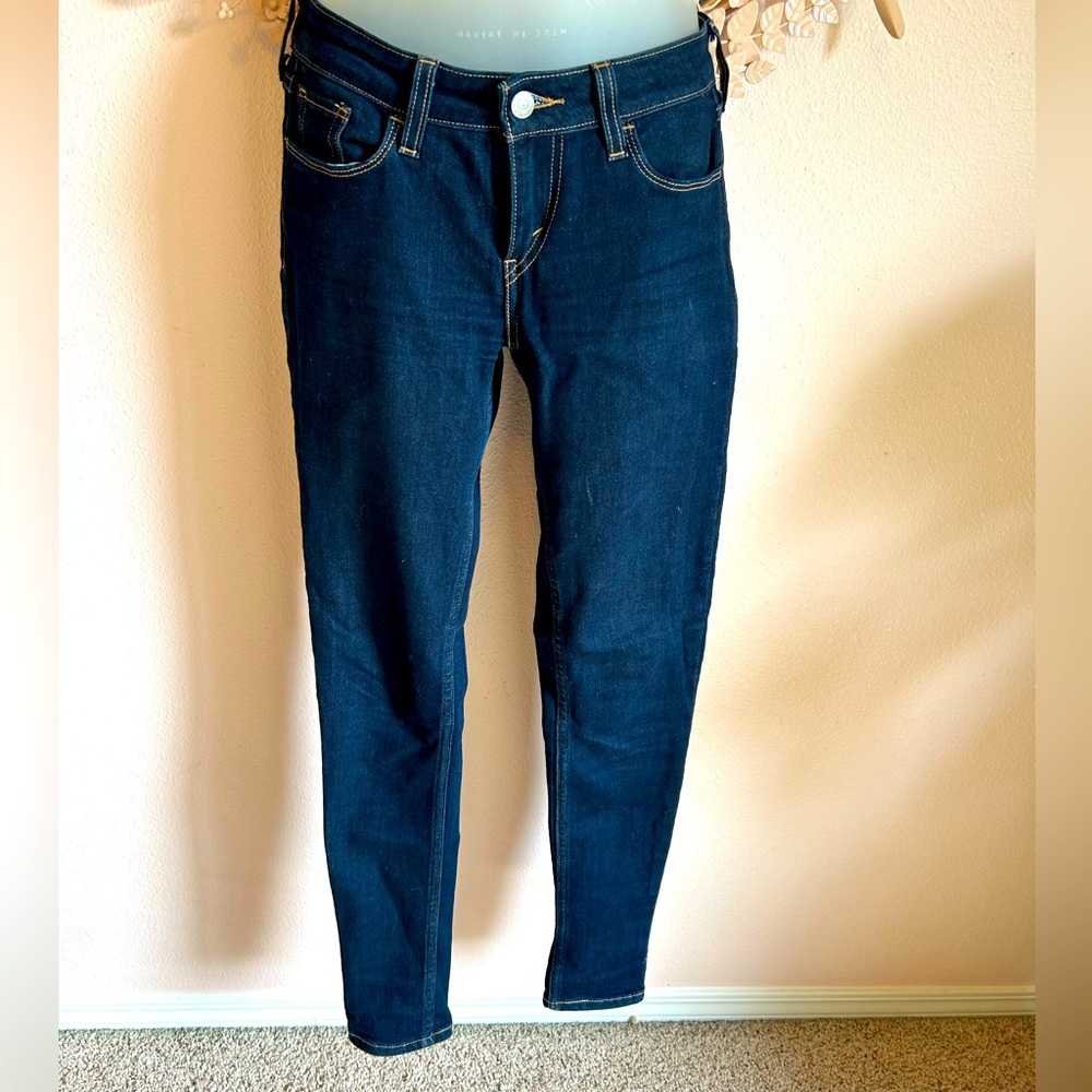 Levi’s 535 Super Skinny jeans.